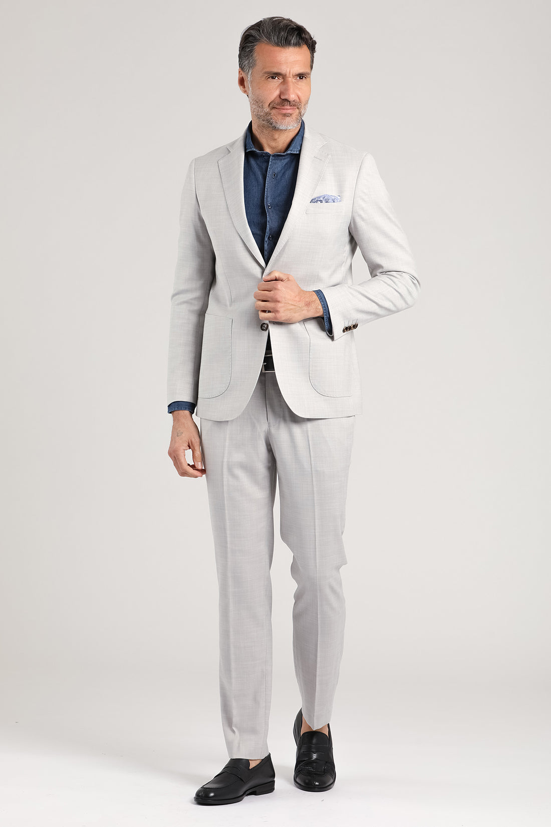 abito da uomo color gesso