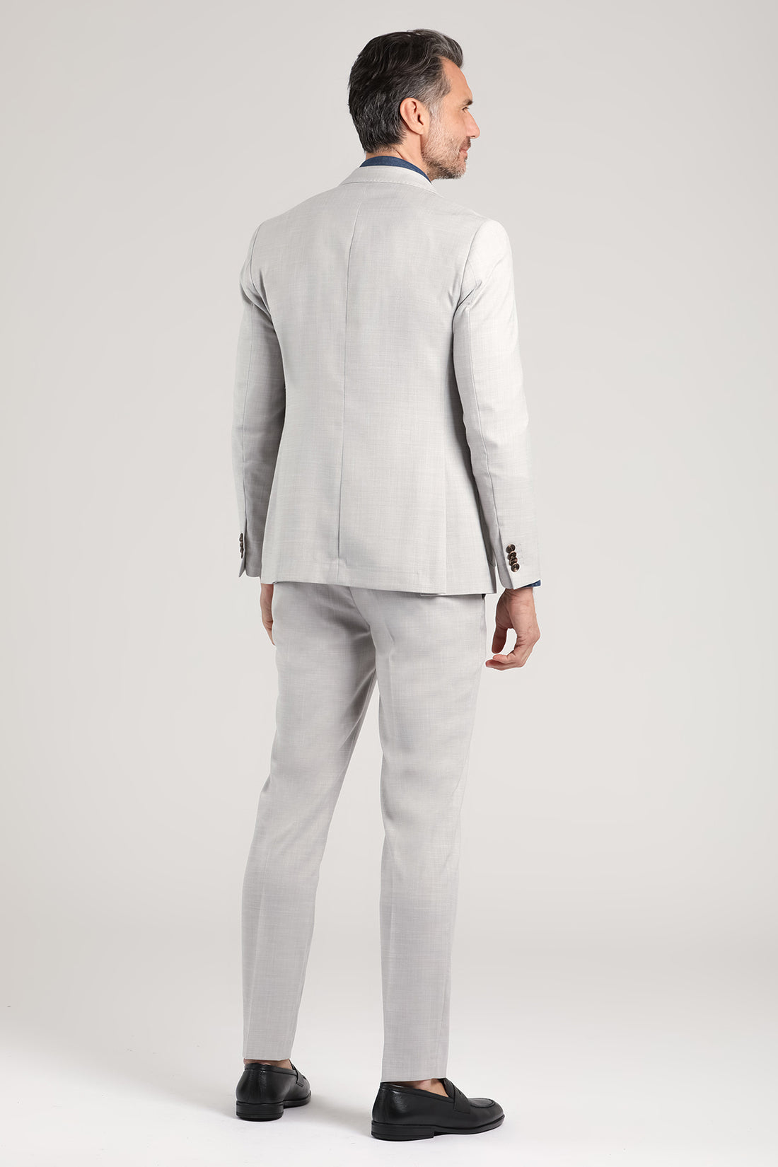 abito da uomo color gesso