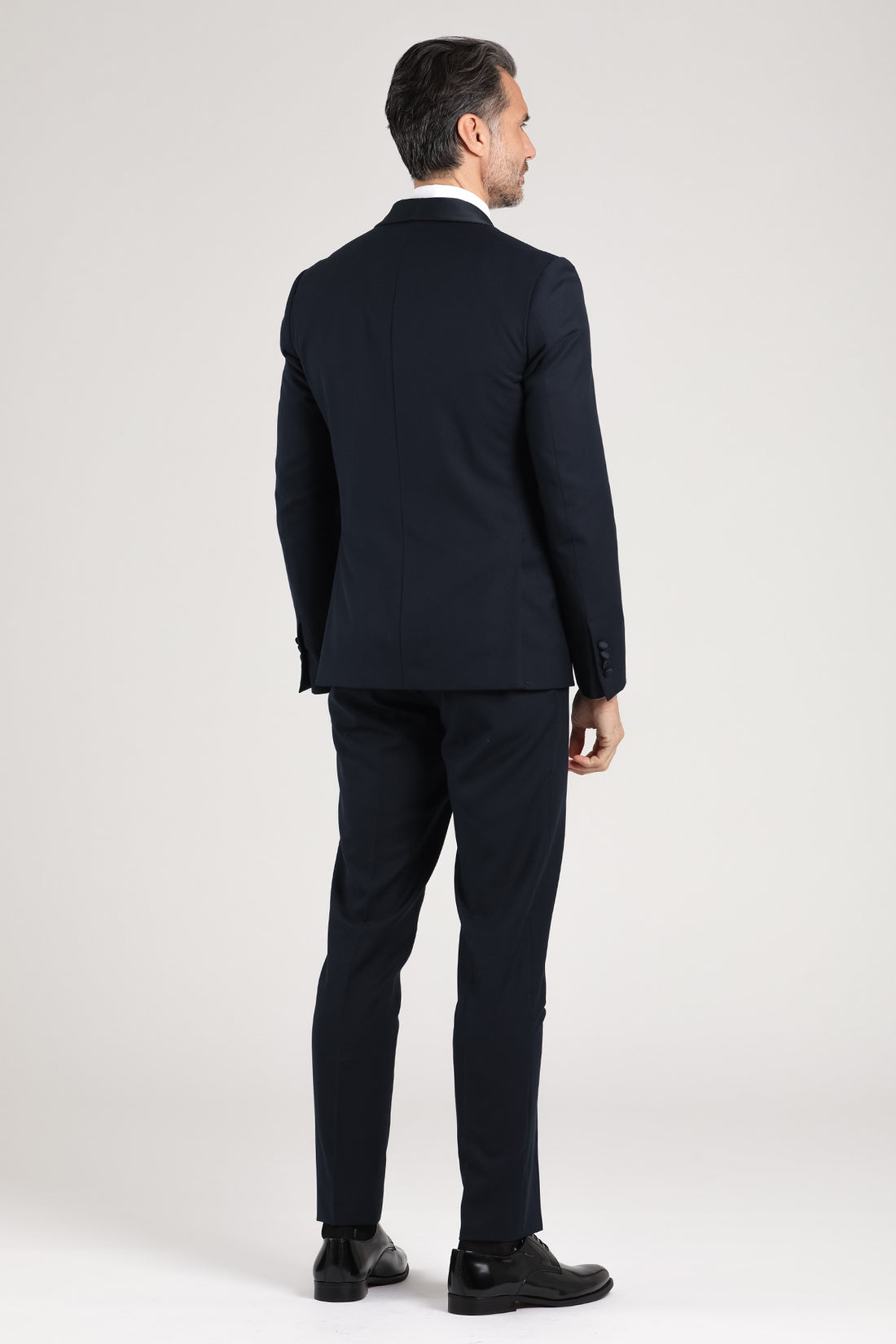 Abito da uomo drop 7 con rever lucido a scialle