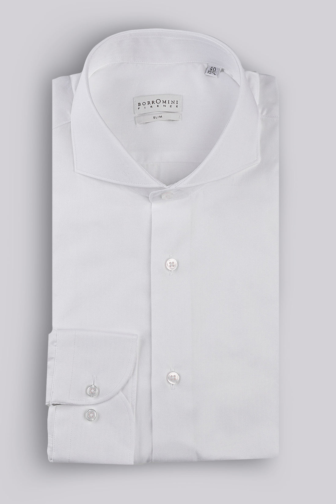 Camicia da uomo bianca con collo francese