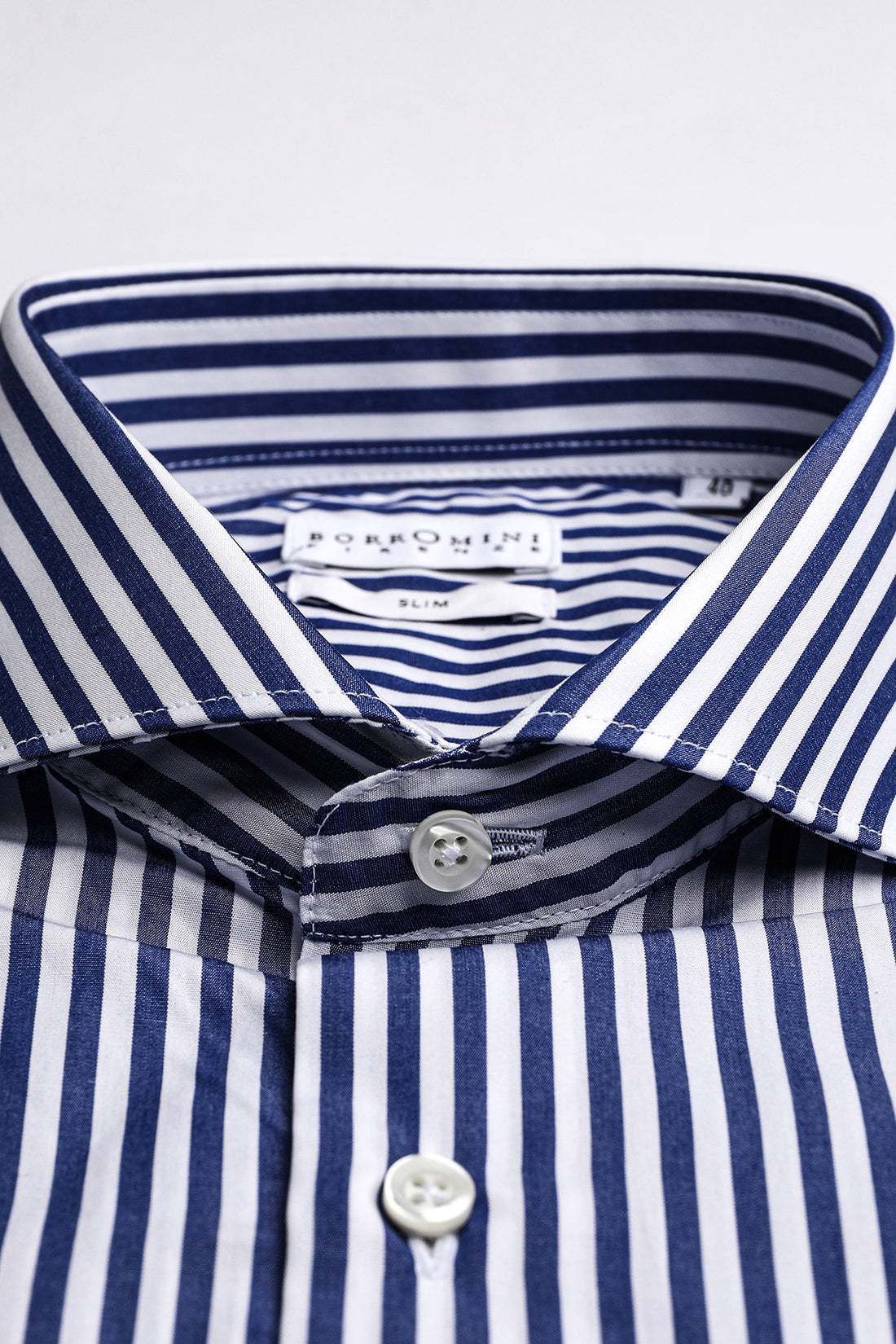 Camicia a righe con collo francese