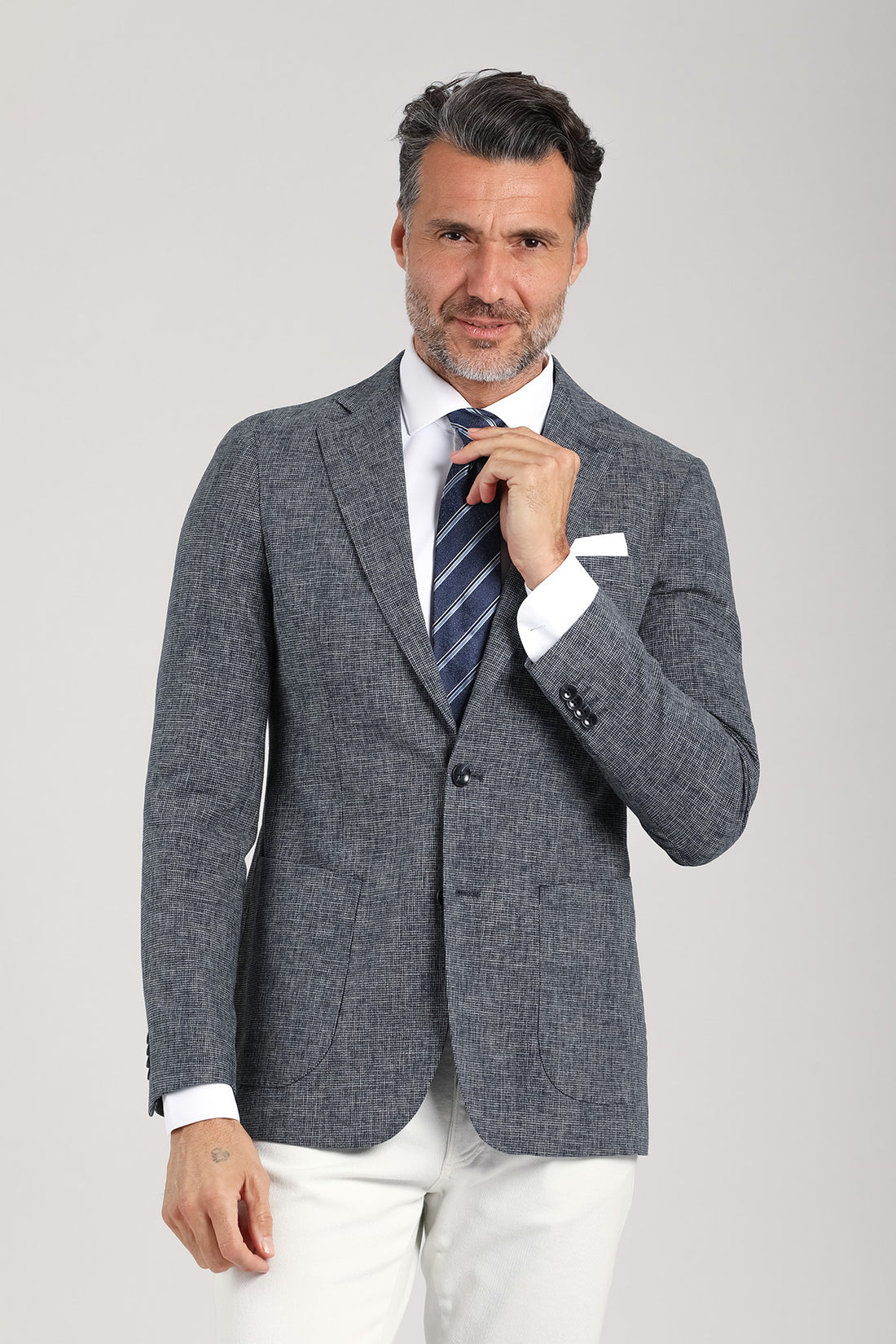 Giacca due bottoni con rever classico