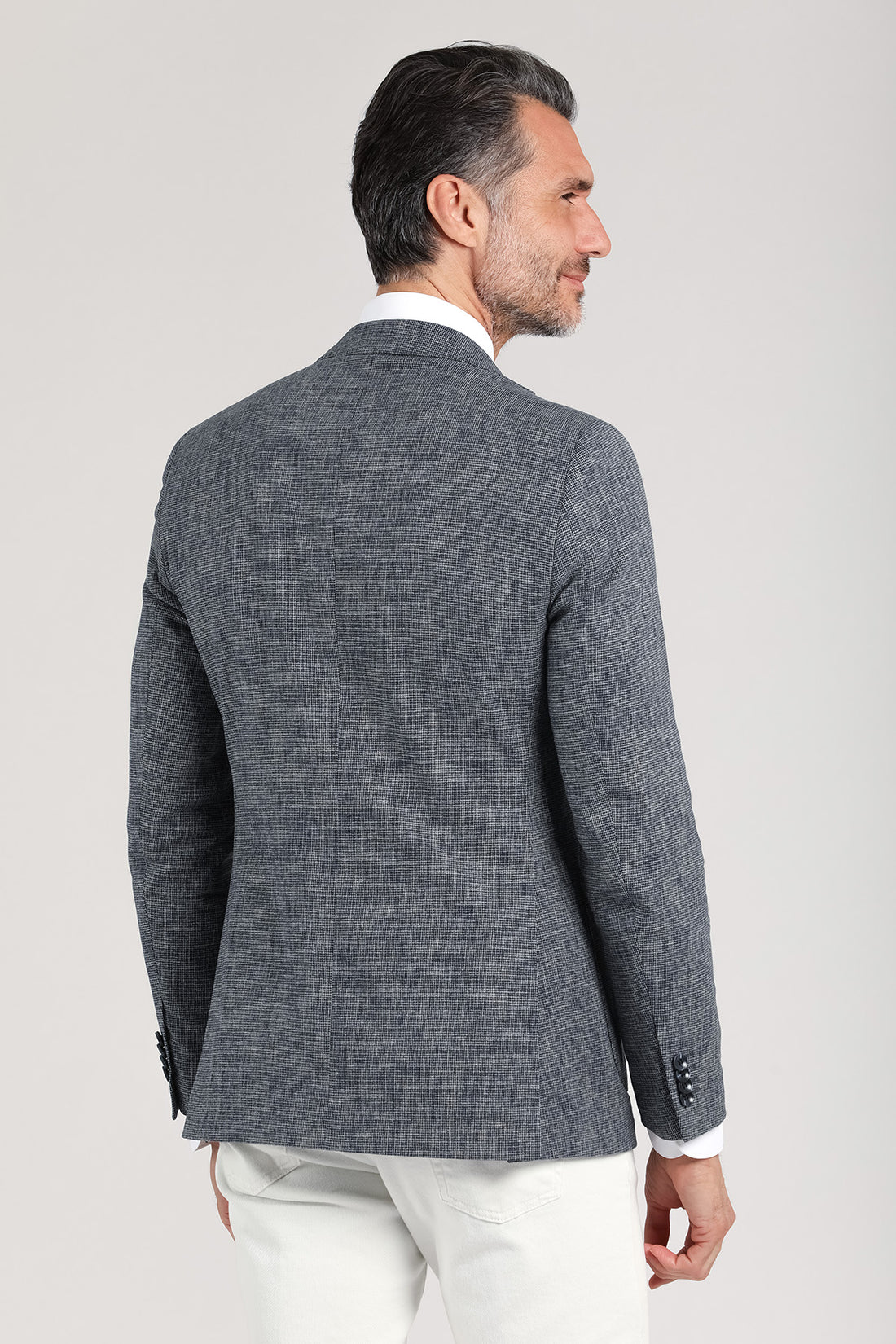 Giacca due bottoni con rever classico