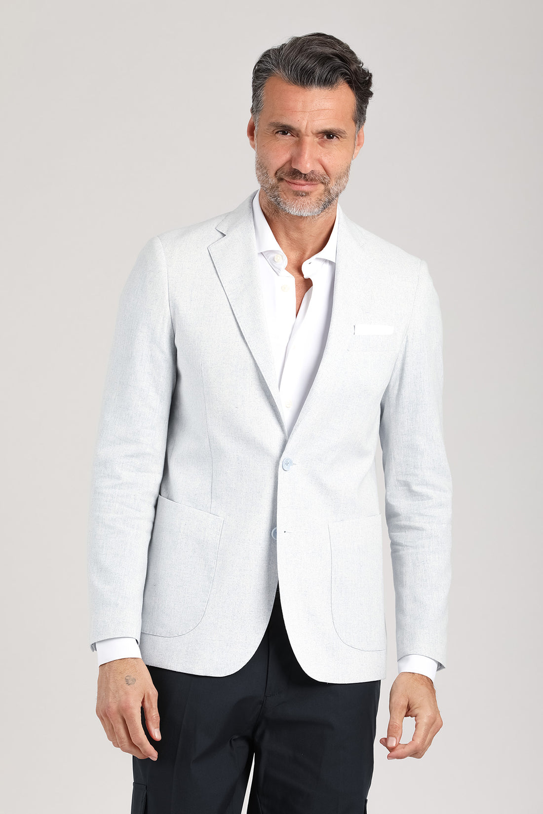 Giacca due bottoni con rever classico