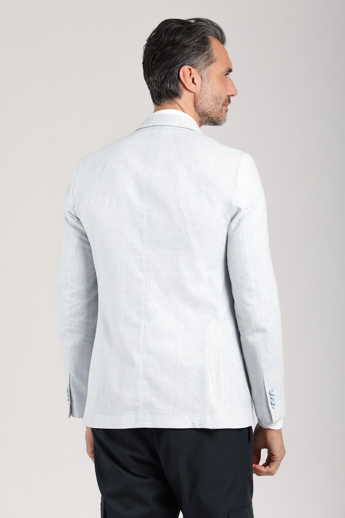 Giacca due bottoni con rever classico