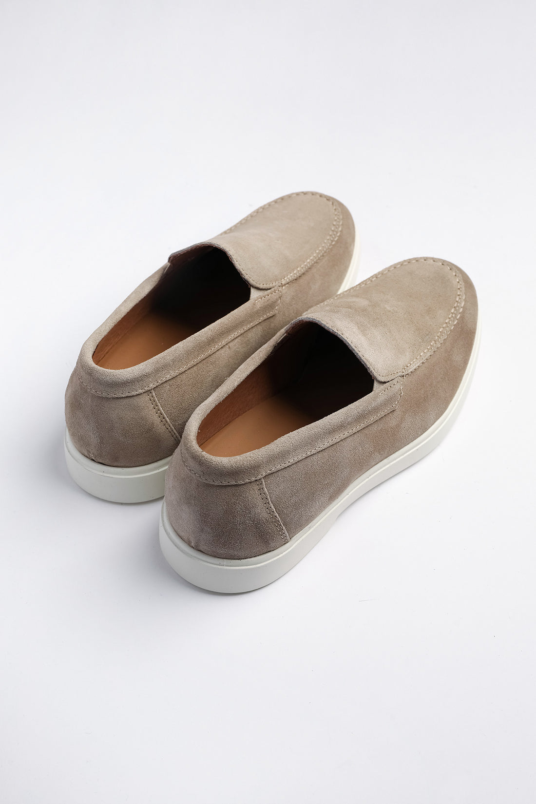 Mocassino in camoscio da uomo beige