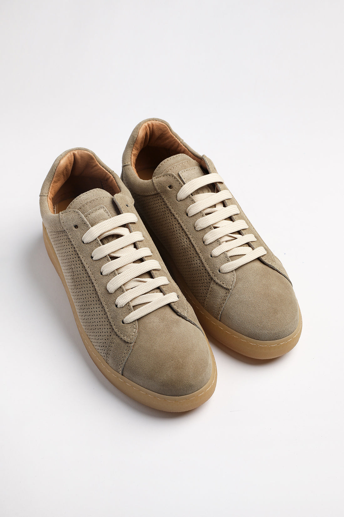 Sneakers in camoscio microforato beige