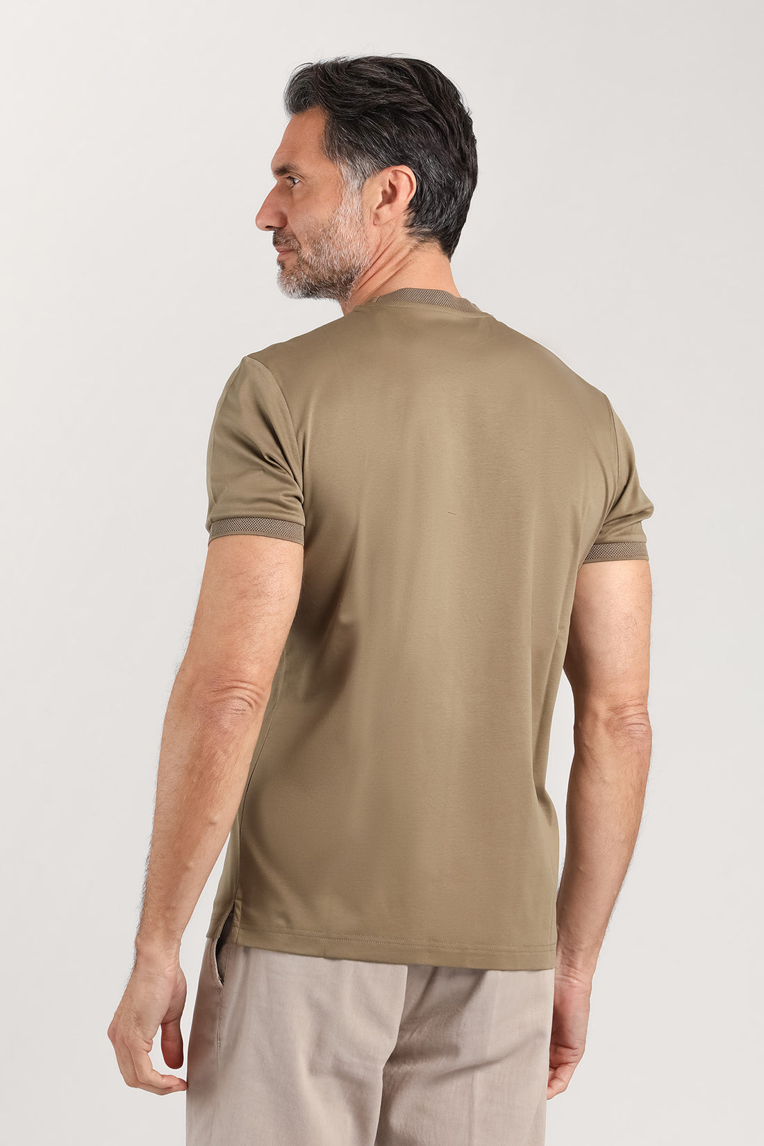 Maglia girocollo a manica corta color fango