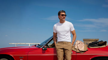 La T-shirt in cotone mercerizzato: il capo essenziale che trasforma il total look
