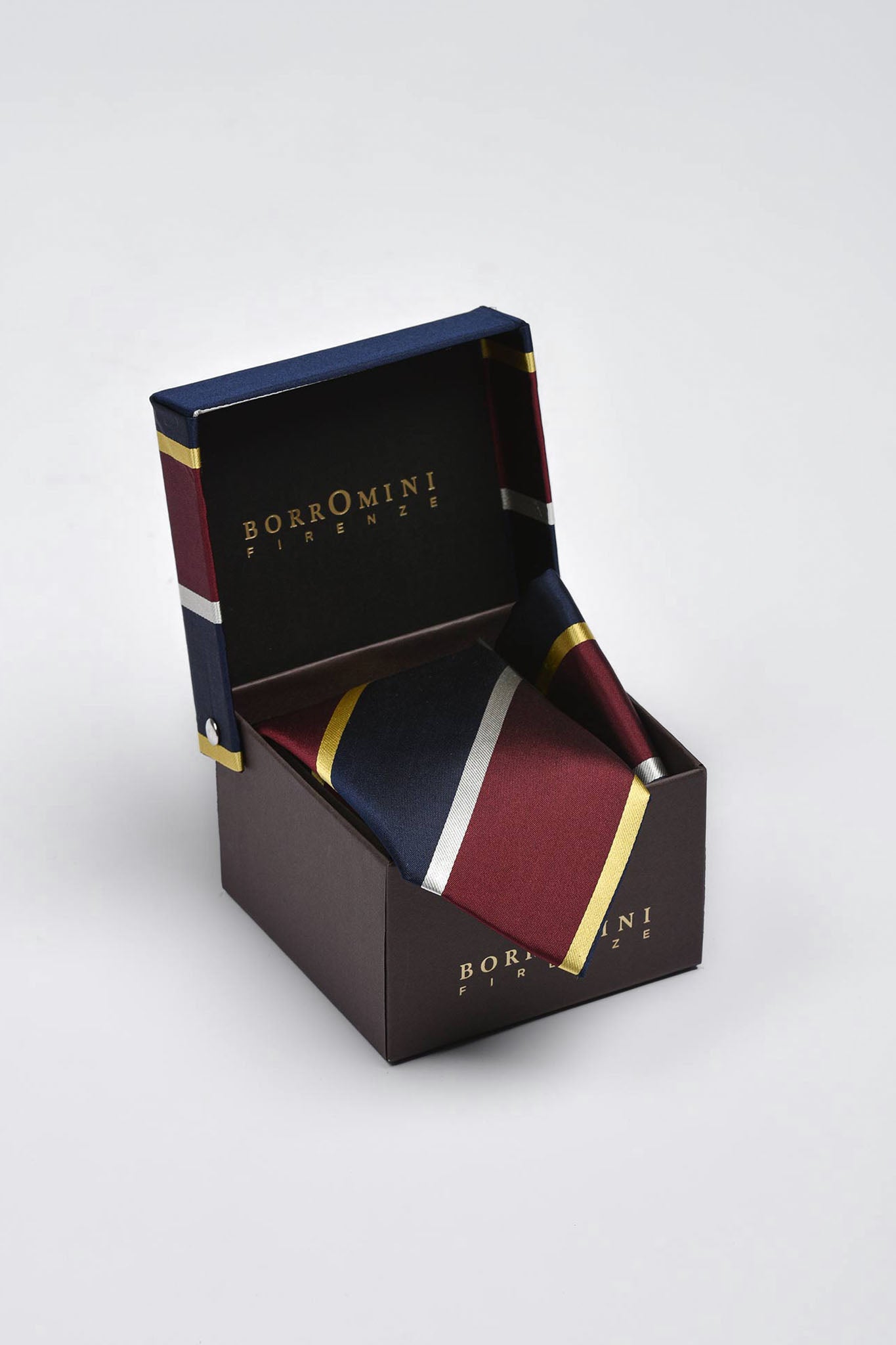Cravatta in seta con pochette