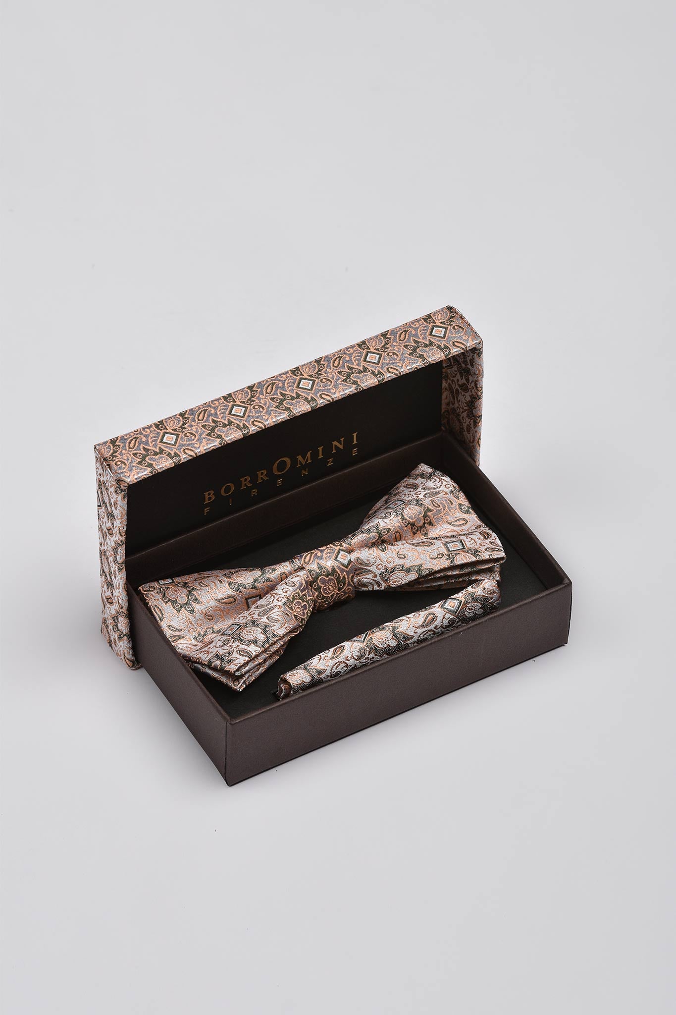 Bow tie with silk pocket square