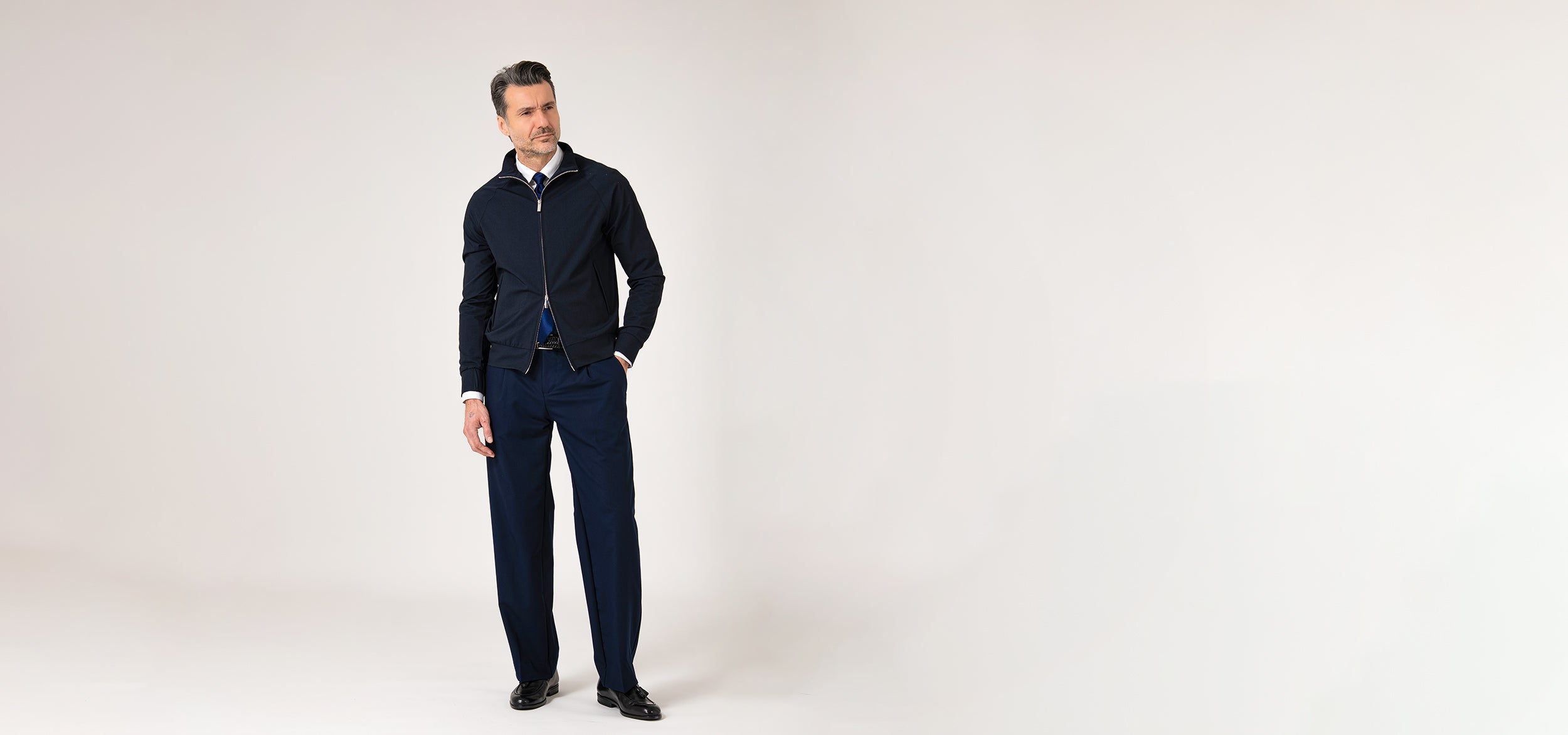 modello indossa abbigliamento uomo borromini firenzeslider_item_rnnzTq