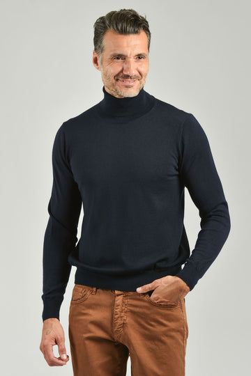 Smooth turtleneck sweater