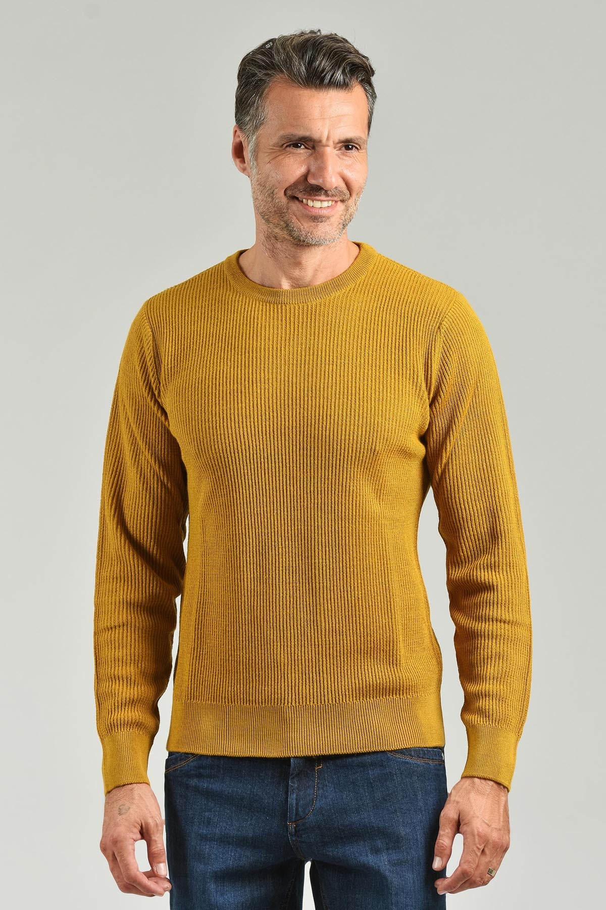 Crewneck sweater with English workmanship