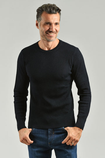 Crewneck sweater with English workmanship