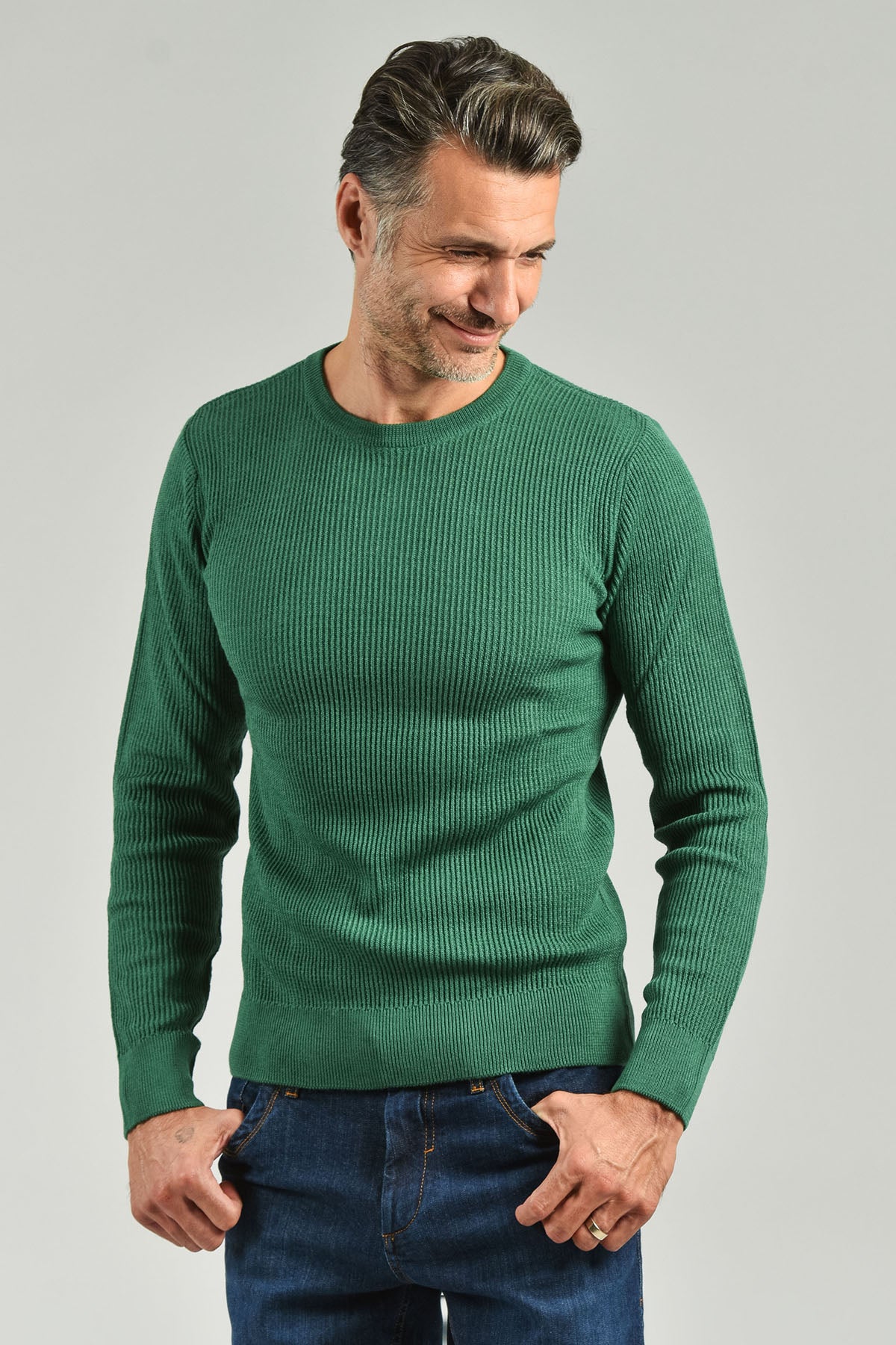 Crewneck sweater with English workmanship