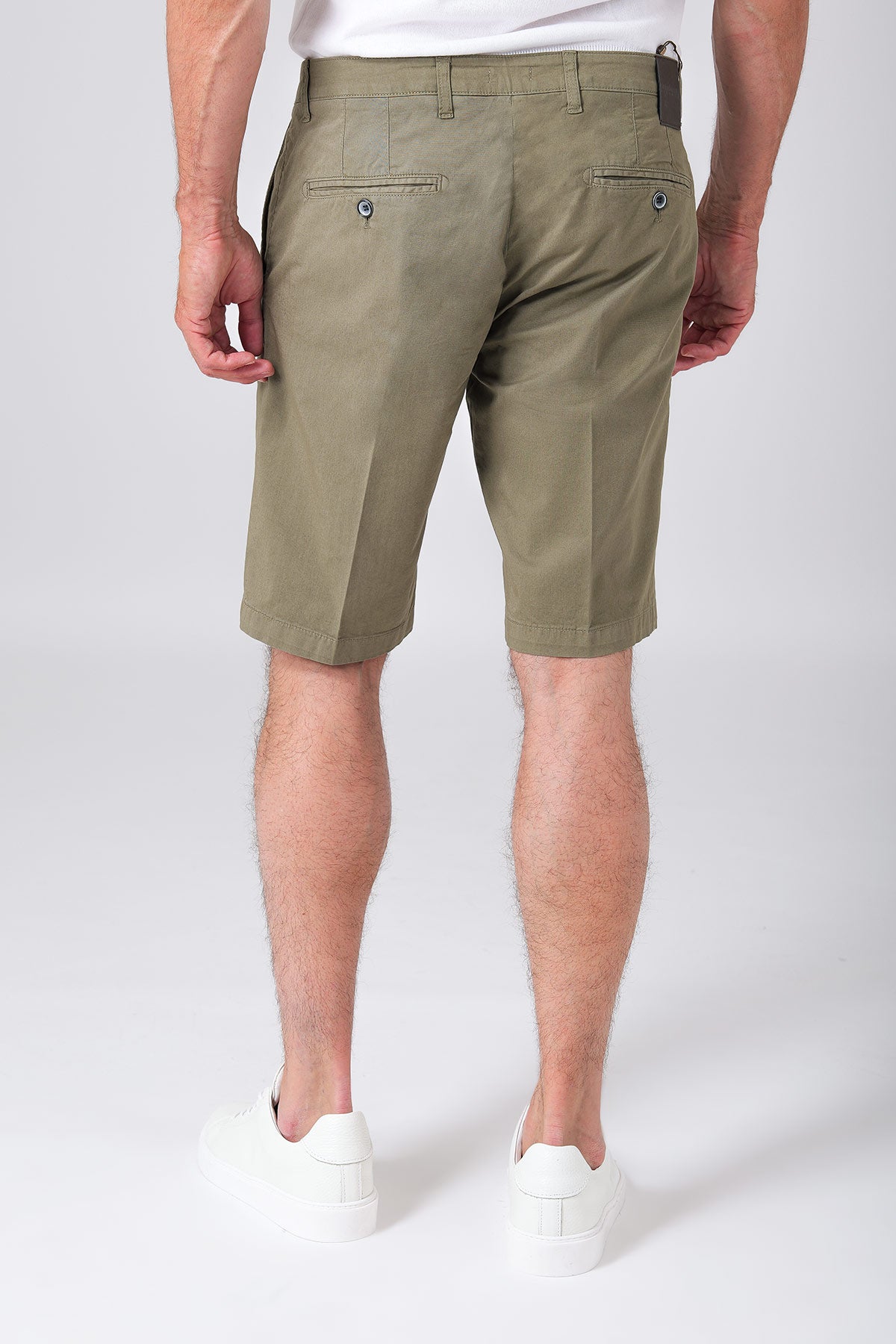 Basic stretch cotton Bermuda shorts in military green, viewed from the back