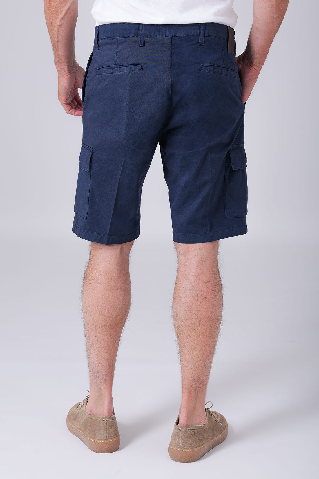 Bermuda tasconato in cotone leggermente elasticizzato - Blu - vista frontale