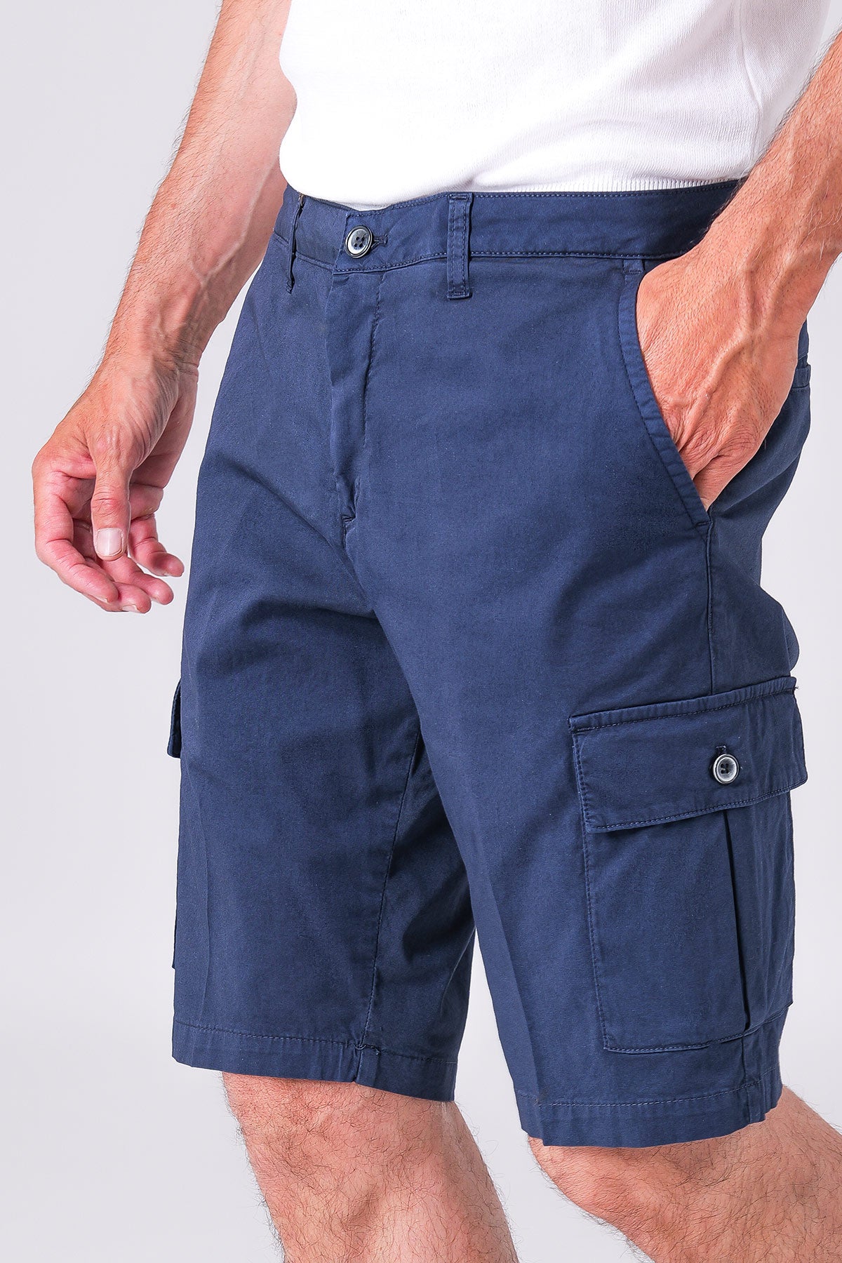 Lightly stretchy cotton cargo Bermuda shorts in blue - technical detail