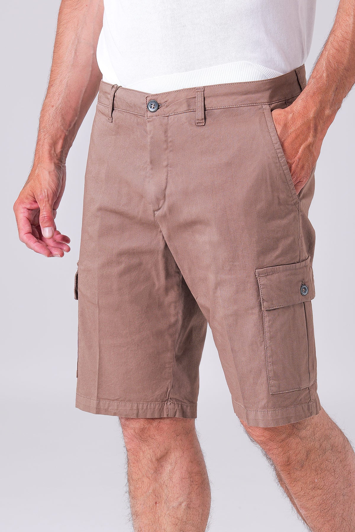 Lightly stretchy cotton cargo bermuda shorts in mud - technical detail