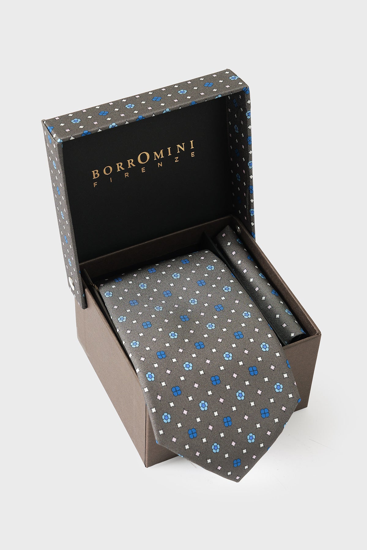 Cravatta in seta multicolore a motivi geometrici con pochette coordinata nella scatola