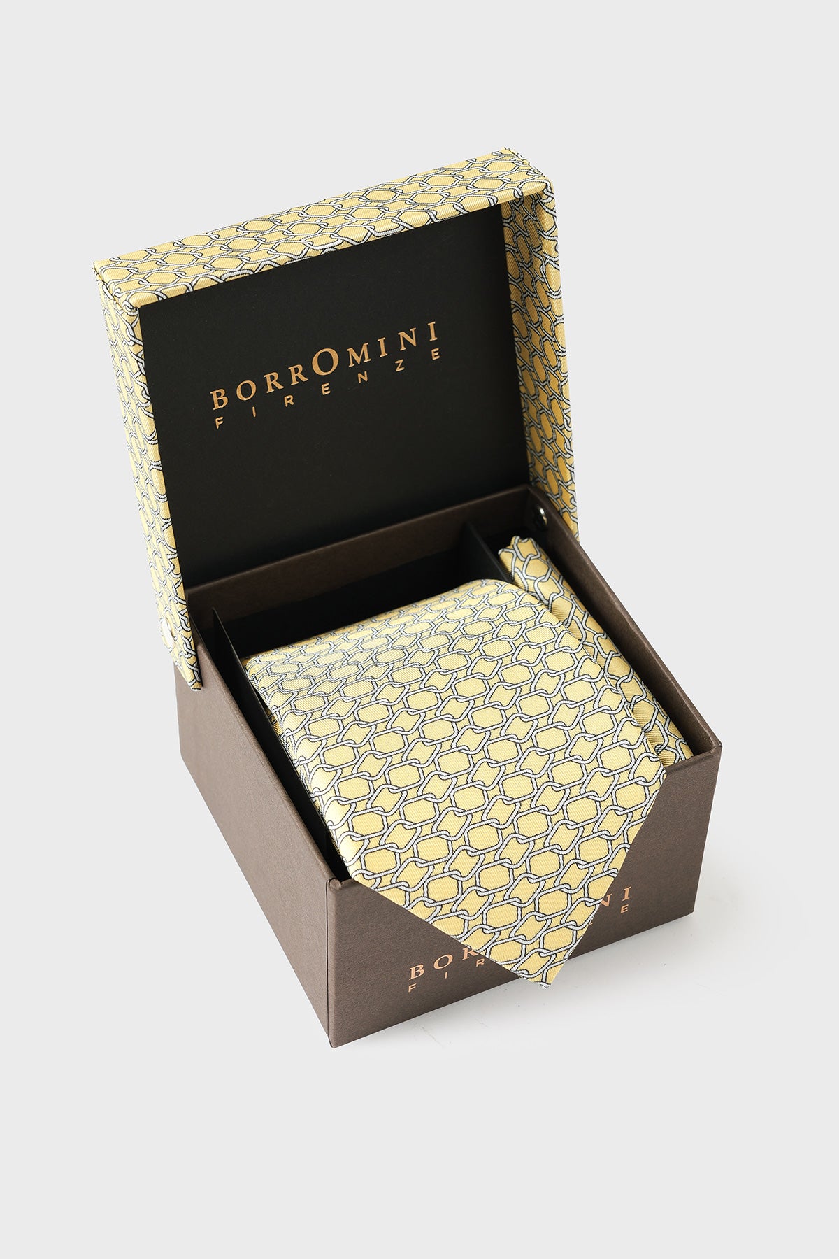 Set cravatta e pochette multicolore in seta con motivo geometrico nella scatola aperta