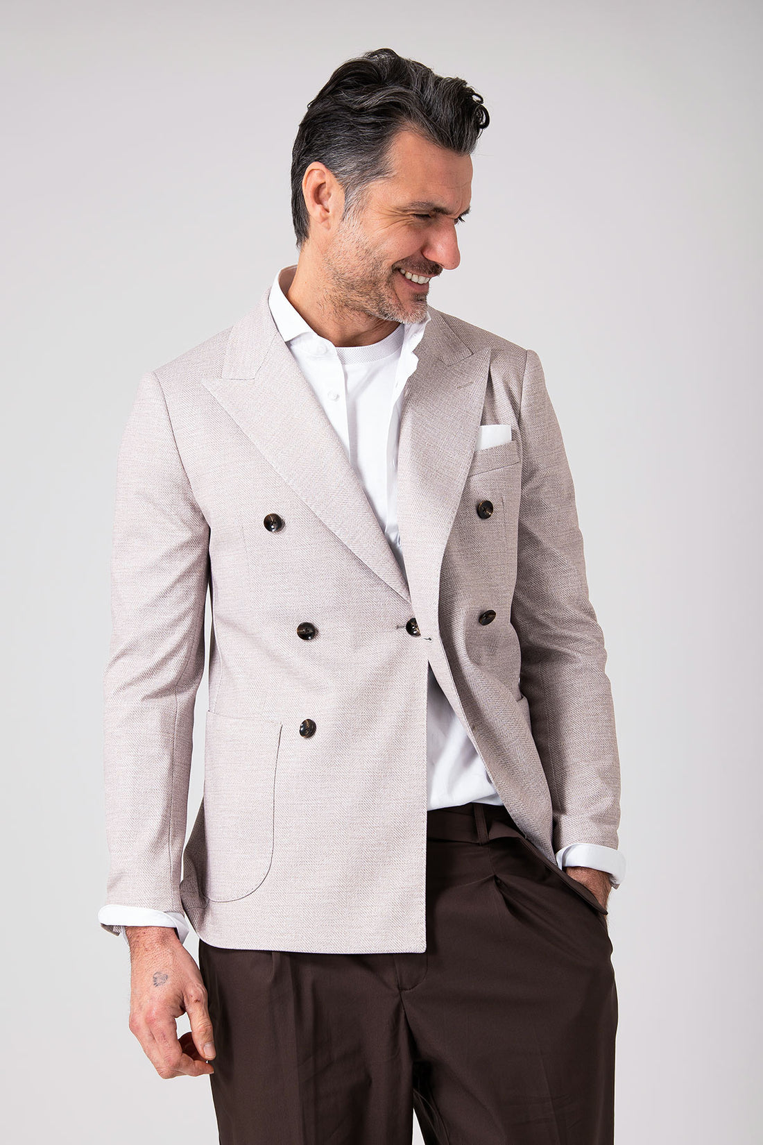 Double-breasted melange linen blazer with sharp lapels