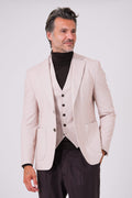 Front view of the beige single-breasted jacket with patch pockets on a model