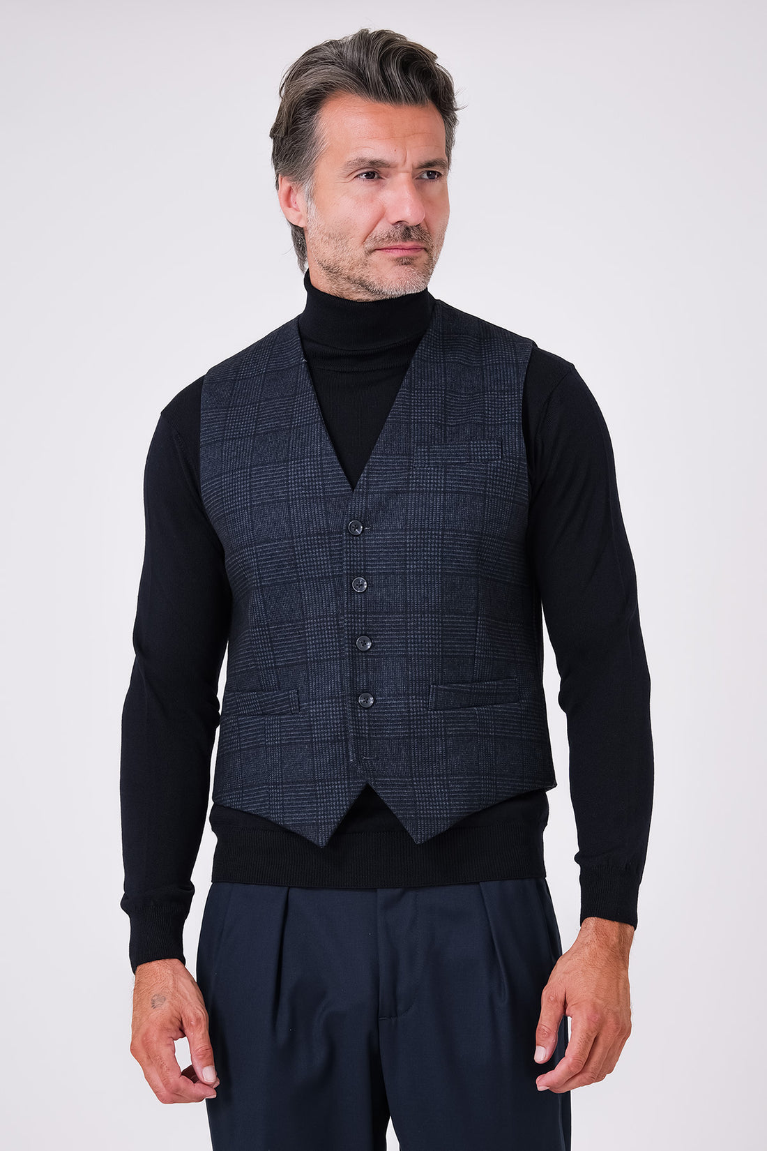 Gilet monopetto blu con motivo principe di galles indossato, vista frontale