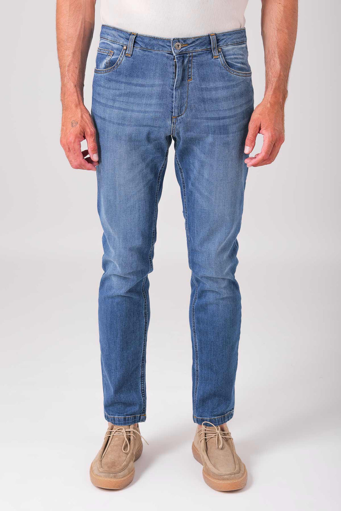 Jeans cinque tasche in cotone elasticizzato - Denim chiaro - vista frontale