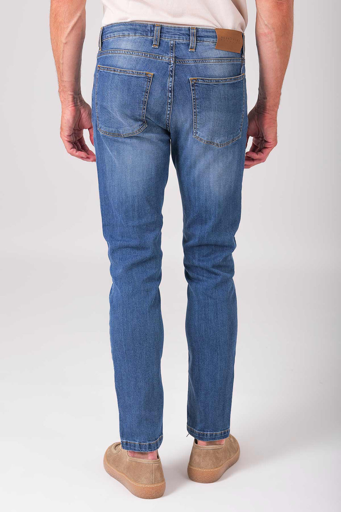 Jeans cinque tasche in cotone elasticizzato - Denim chiaro - vista frontale