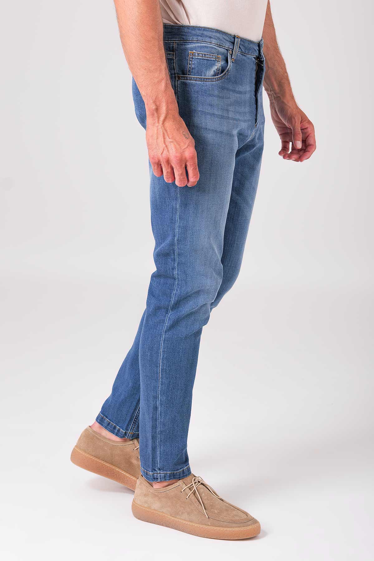 Jeans cinque tasche in cotone elasticizzato - Denim chiaro - vista laterale