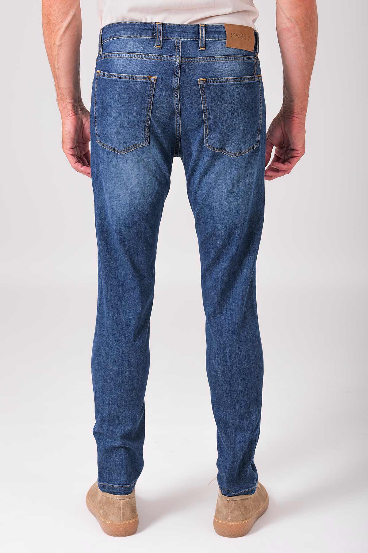Jeans cinque tasche in cotone elasticizzato - Denim medio - vista posteriore