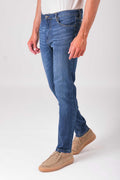 Jeans cinque tasche in cotone elasticizzato - Denim medio - vista laterale