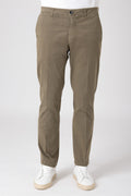 Man wearing stretch cotton pants in military color front view