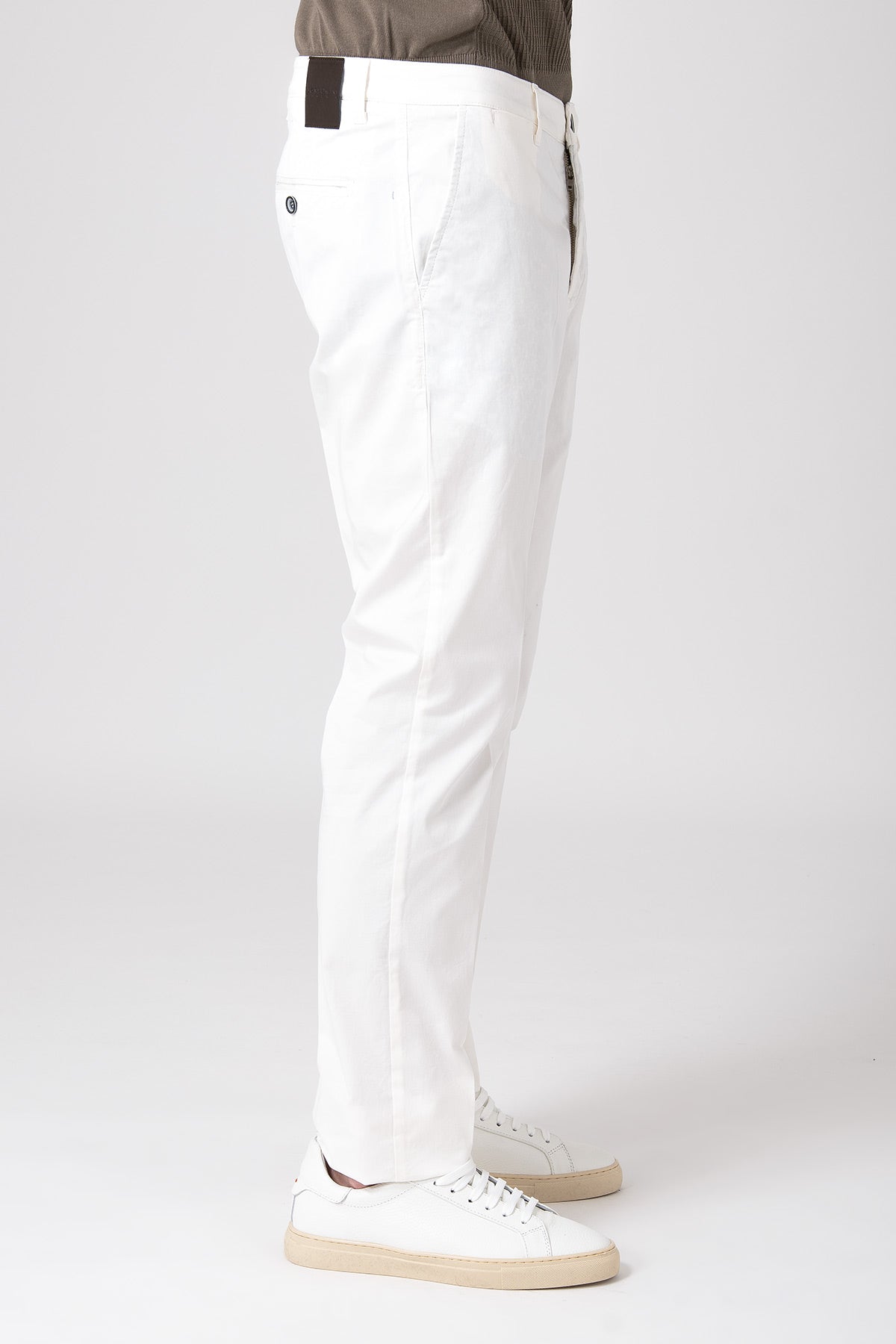 Man wearing cream stretch cotton pants side view