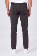 Pantalone cinque tasche color moro in cotone elasticizzato, vista posteriore