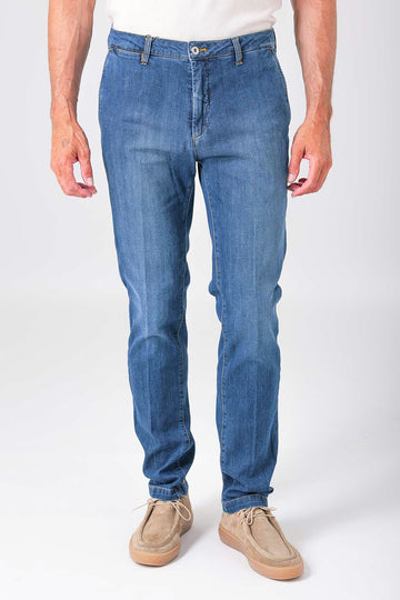 Front view of denim pants featuring American-style pockets