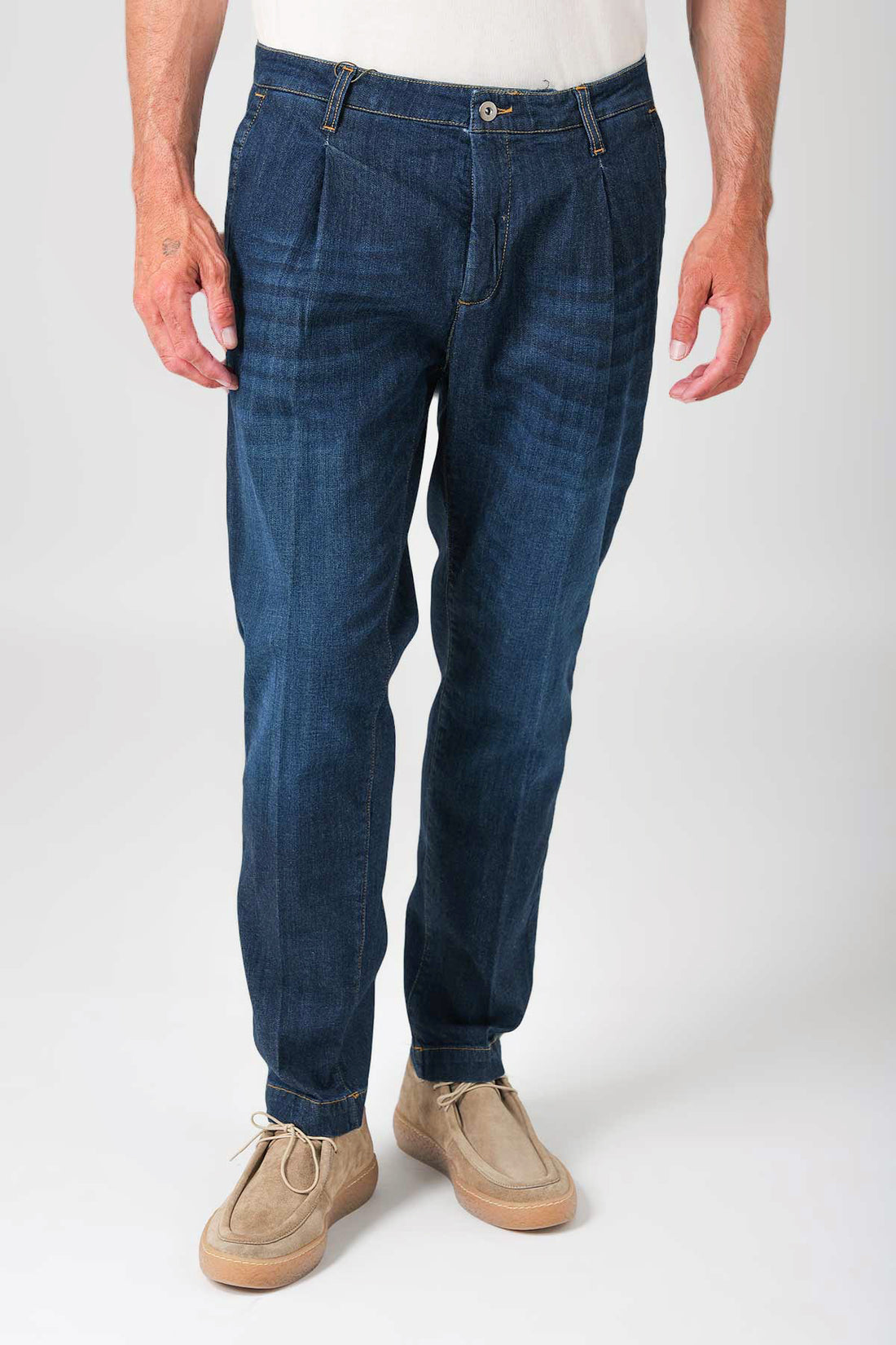 Pantalone in denim scuro con pence - Denim scuro - vista frontale