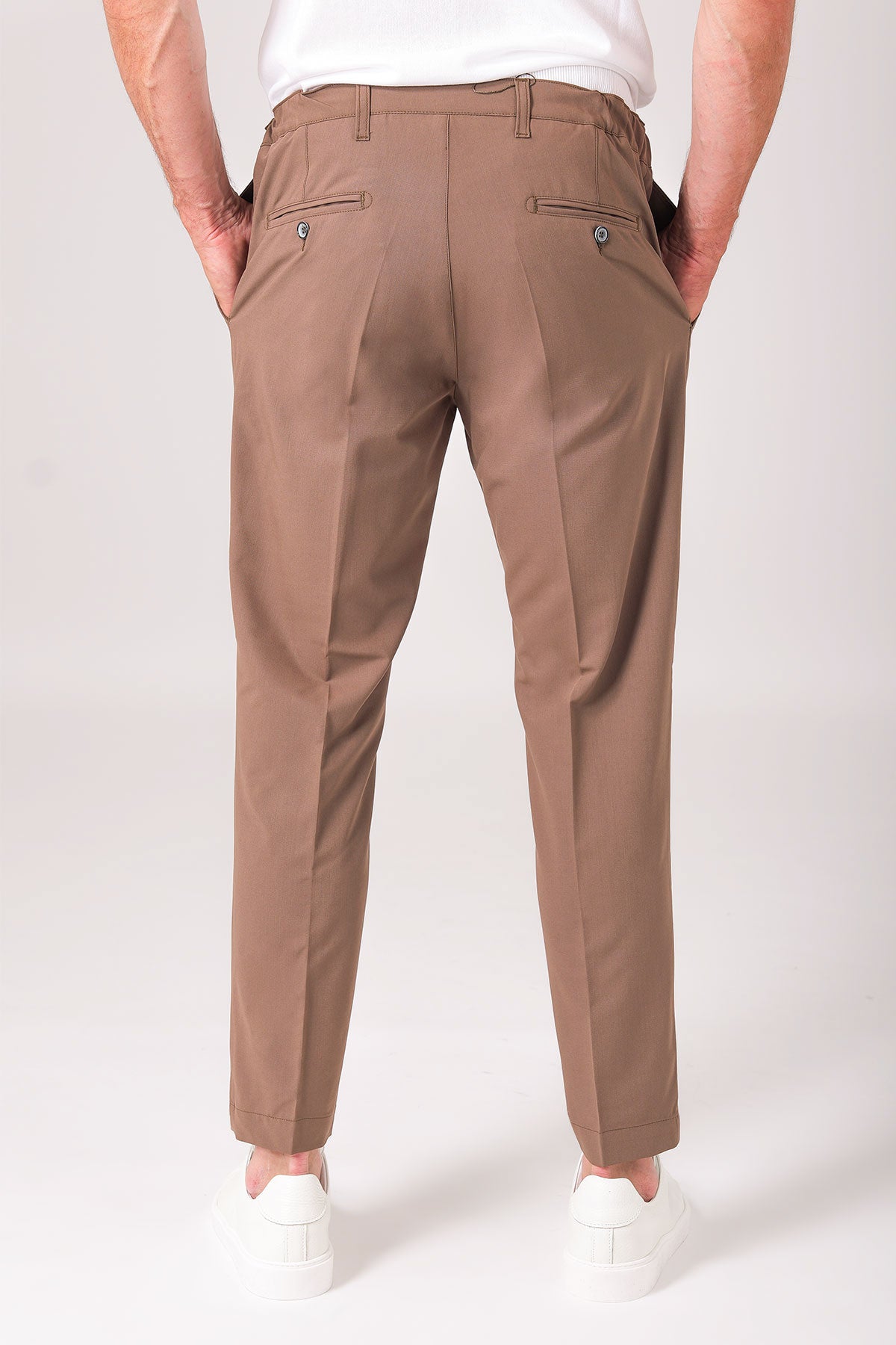 Pantalone relax con elastico in vita - Fango - vista posteriore