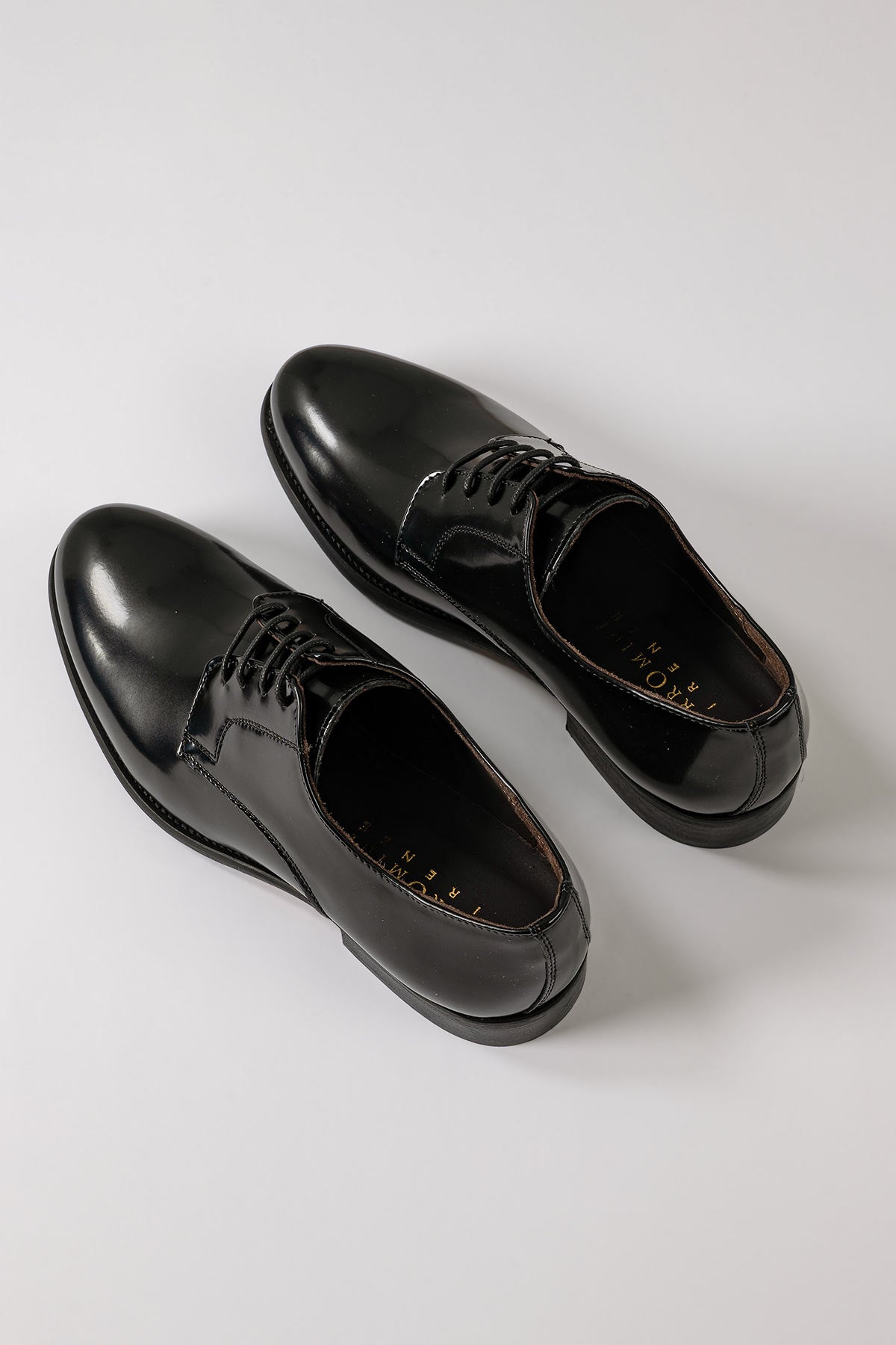 Scarpa Derby in Pelle Abrasivata allacciata - Nero - vista frontale