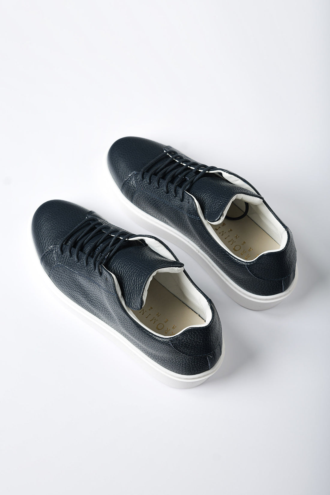 Sneakers in pelle bottolata - Blu - vista frontale