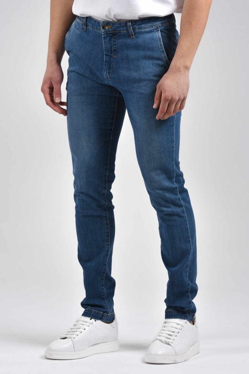 Jeans uomo modello chino